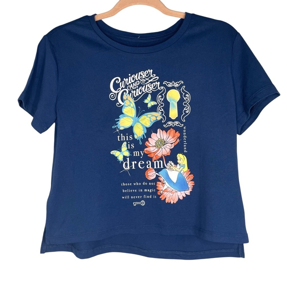 Disney’s Alice in Wonderland graphic short sleeve t-shirt. Women/Girls